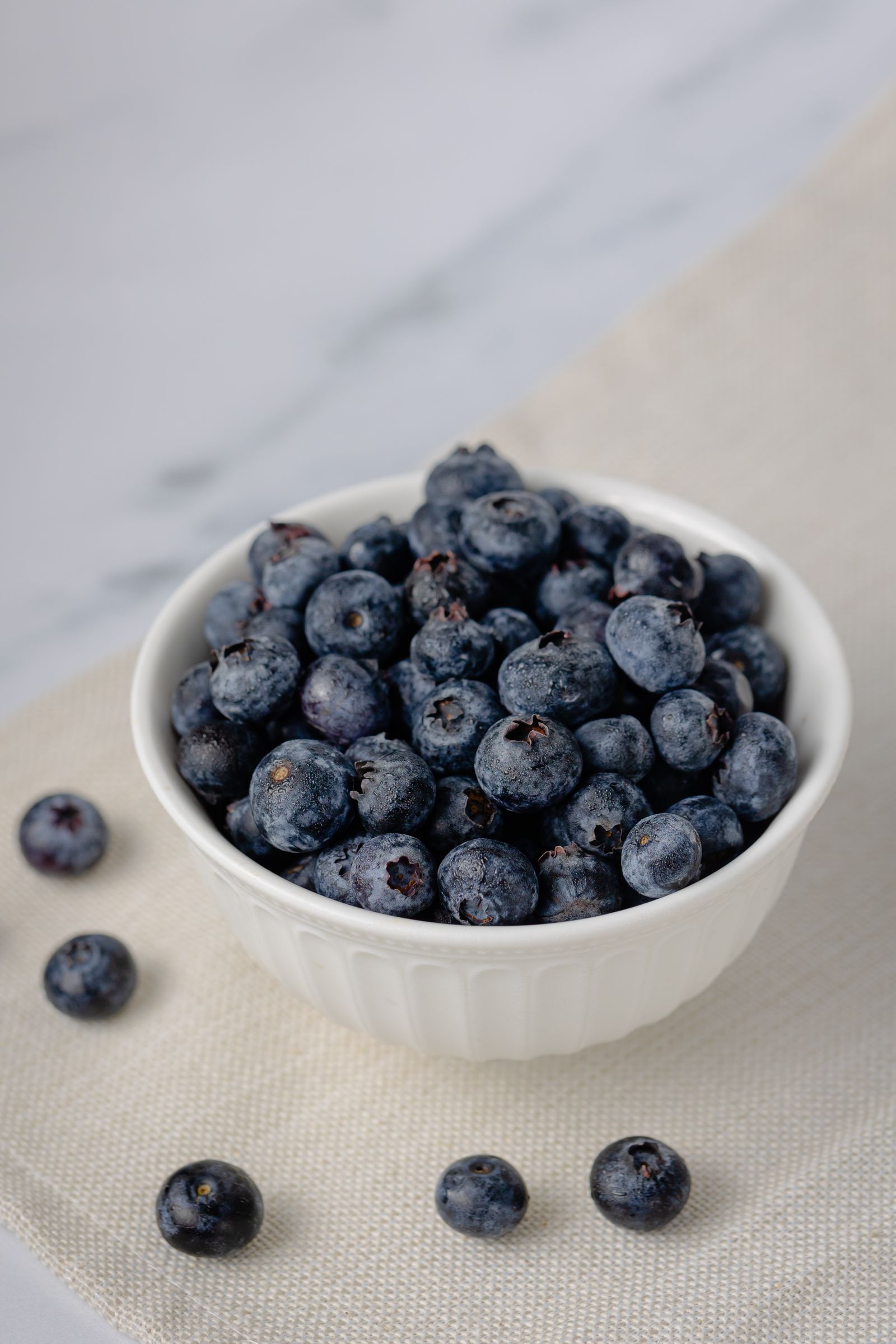 A bowl of fresh blueberries